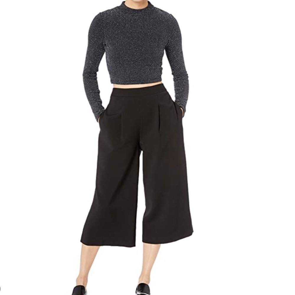 BCBGENERATION CROP TOP